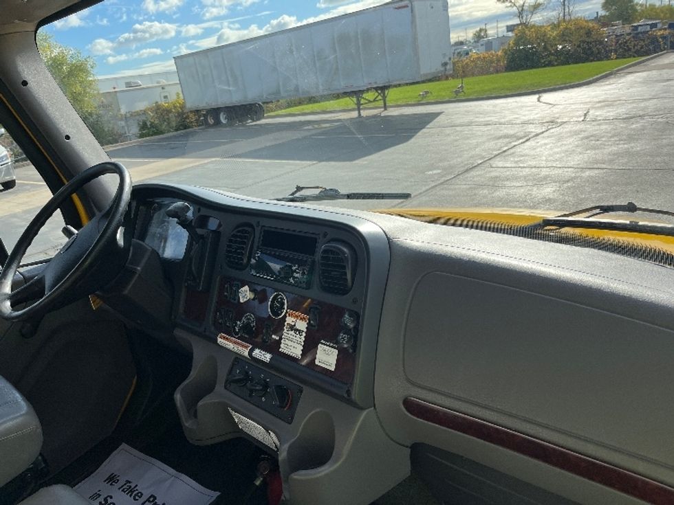 Medium Duty Box Truck-Light and Medium Duty Trucks-Freightliner-2019-M2-Concord-ON-211,635\n\t\tkm-$ 71,750 - Image 22