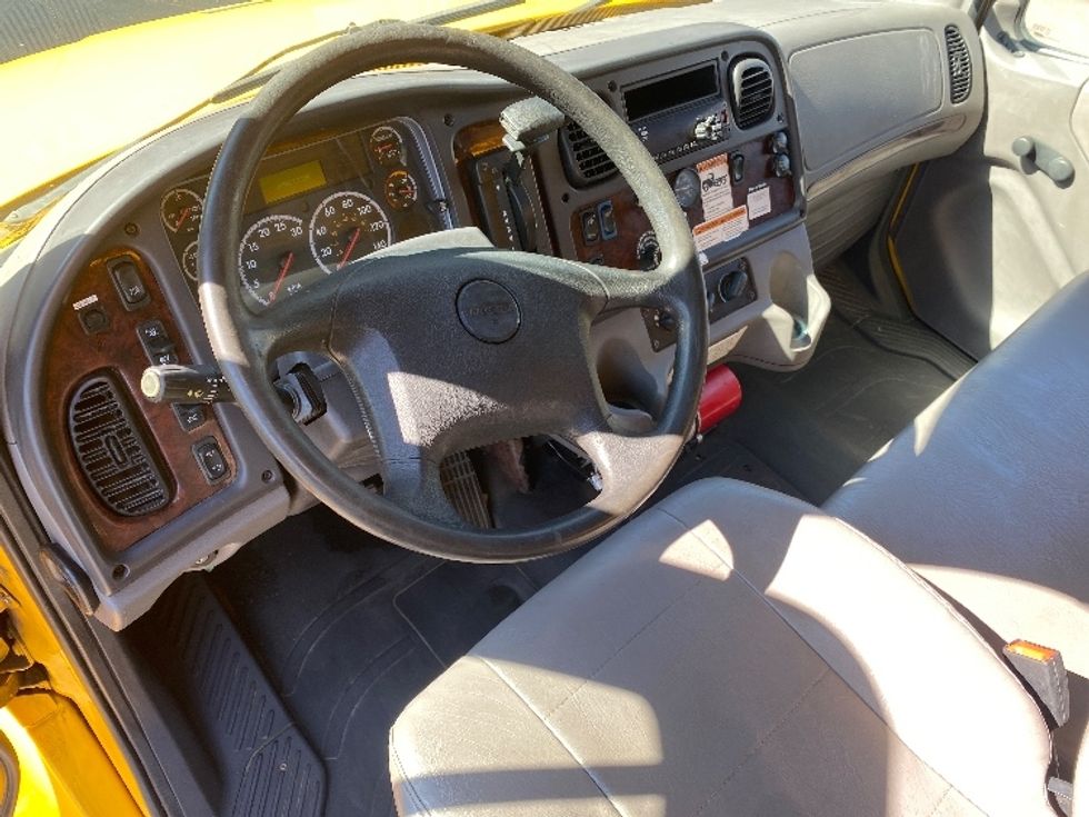 Medium Duty Box Truck-Light and Medium Duty Trucks-Freightliner-2019-M2-Concord-ON-286,436\n\t\tkm-$ 58,250 - Image 17