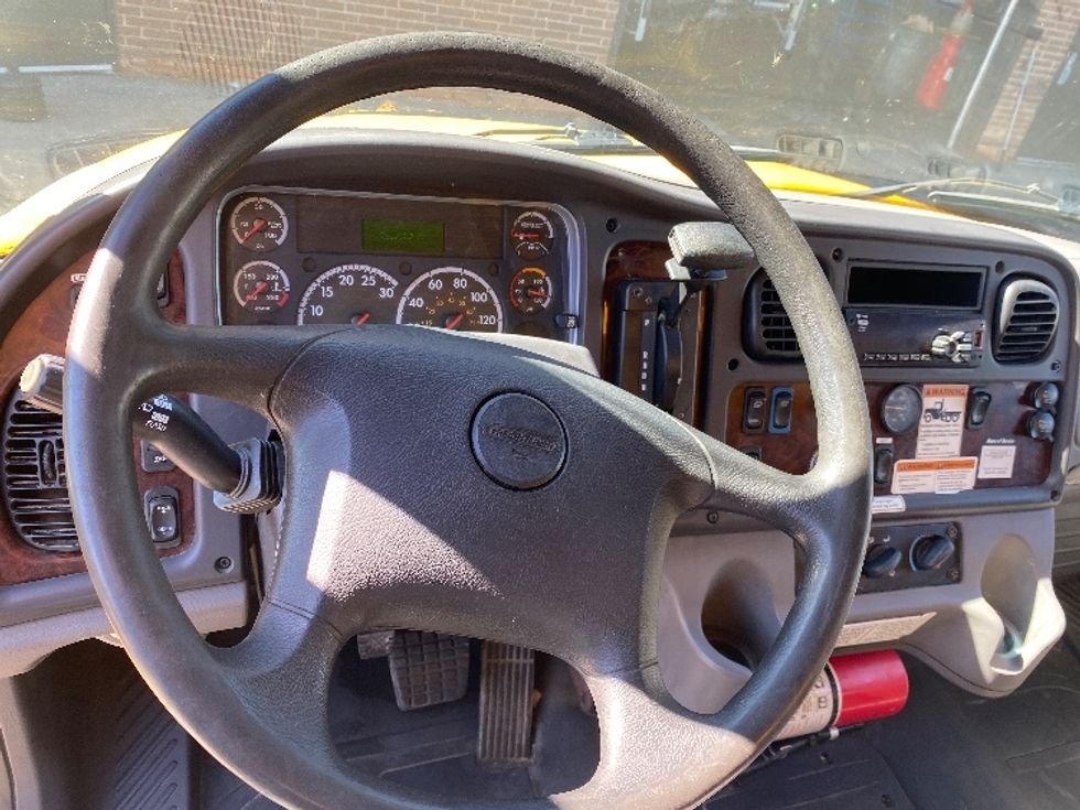 Medium Duty Box Truck-Light and Medium Duty Trucks-Freightliner-2019-M2-Concord-ON-286,436\n\t\tkm-$ 58,250 - Image 18