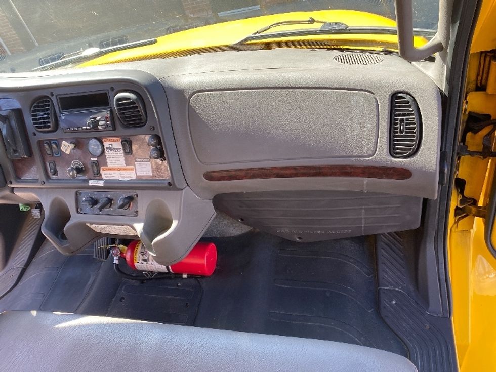 Medium Duty Box Truck-Light and Medium Duty Trucks-Freightliner-2019-M2-Concord-ON-286,436\n\t\tkm-$ 58,250 - Image 21