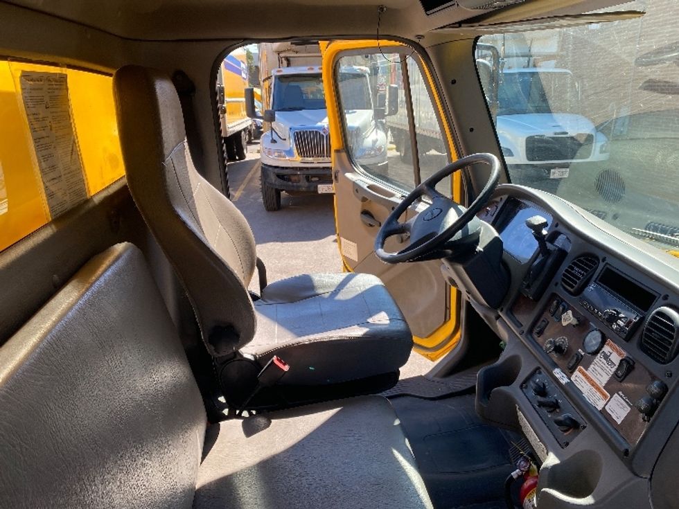 Medium Duty Box Truck-Light and Medium Duty Trucks-Freightliner-2019-M2-Concord-ON-286,436\n\t\tkm-$ 58,250 - Image 22