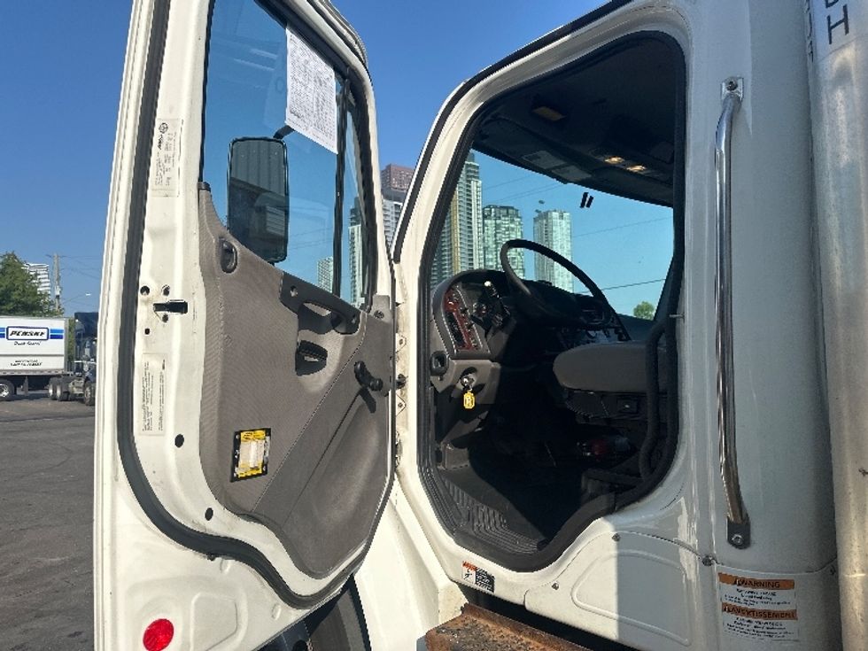 Medium Duty Box Truck-Light and Medium Duty Trucks-Freightliner-2019-M2-Concord-ON-294,550\n\t\tkm-$ 63,750 - Image 16