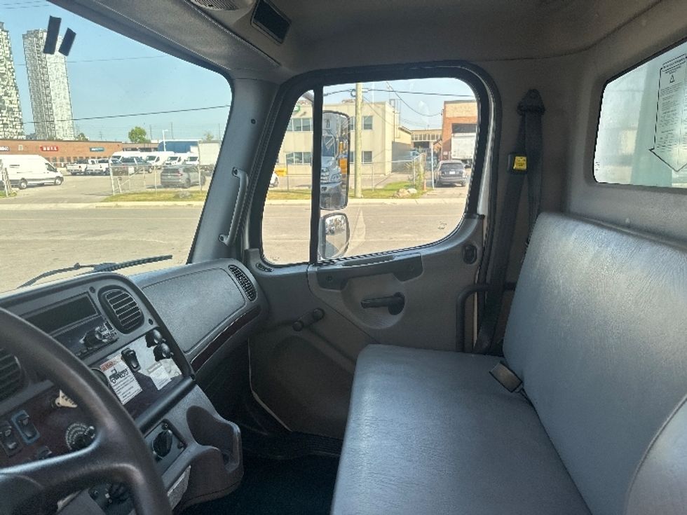 Medium Duty Box Truck-Light and Medium Duty Trucks-Freightliner-2019-M2-Concord-ON-294,550\n\t\tkm-$ 63,750 - Image 19