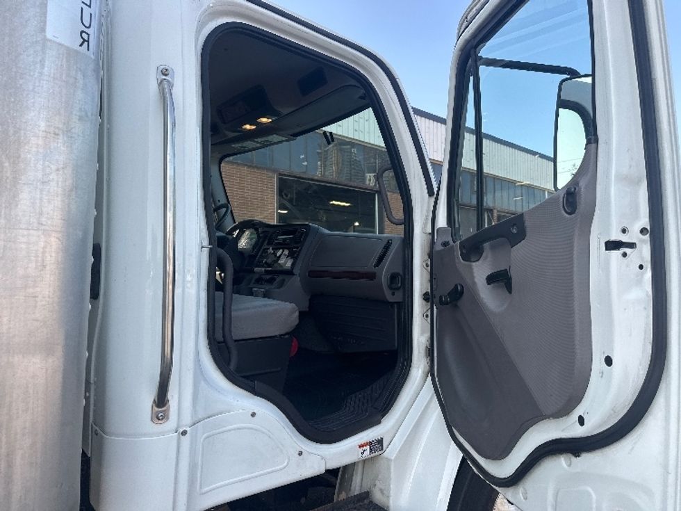 Medium Duty Box Truck-Light and Medium Duty Trucks-Freightliner-2019-M2-Concord-ON-294,550\n\t\tkm-$ 63,750 - Image 20