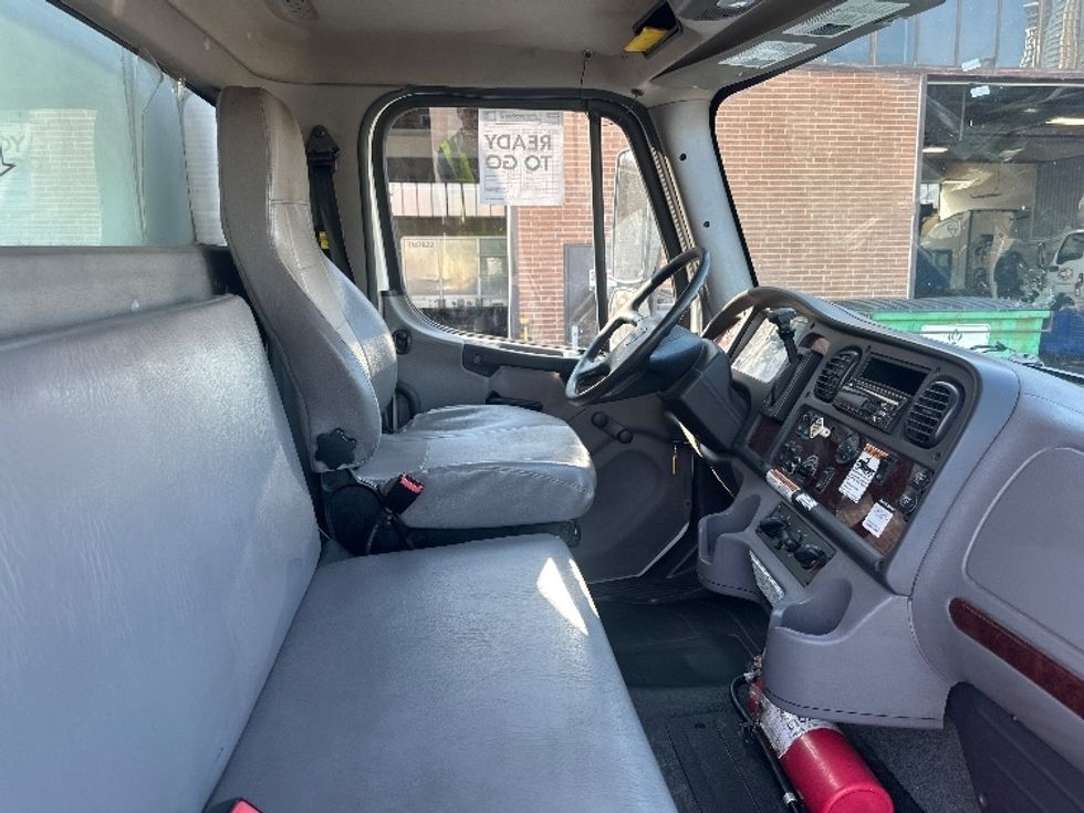 Medium Duty Box Truck-Light and Medium Duty Trucks-Freightliner-2019-M2-Concord-ON-294,550\n\t\tkm-$ 63,750 - Image 22