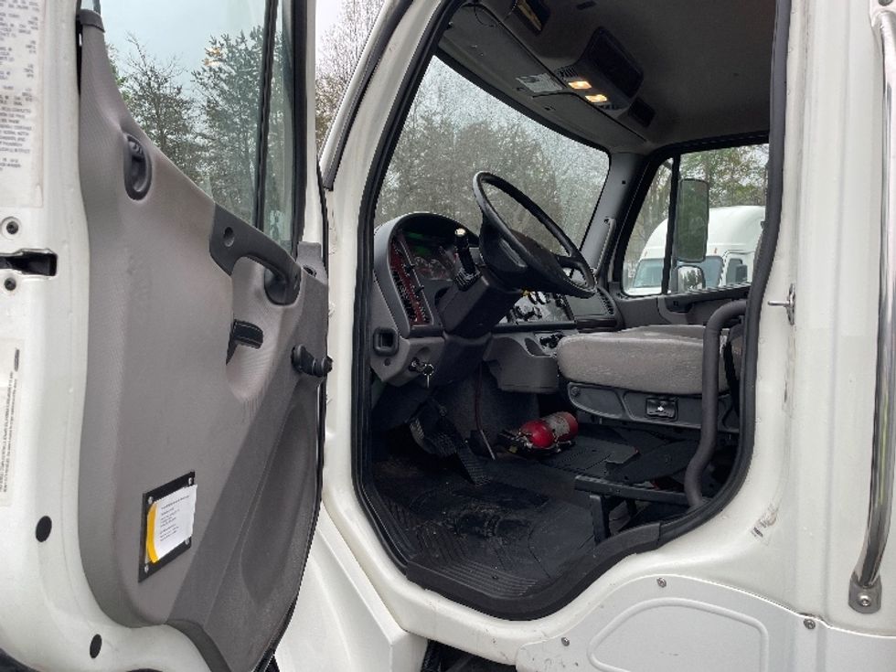 Medium Duty Box Truck-Light and Medium Duty Trucks-Freightliner-2019-M2-Conover-NC-50,056\n\t\tmiles-$ 60,500 - Image 16