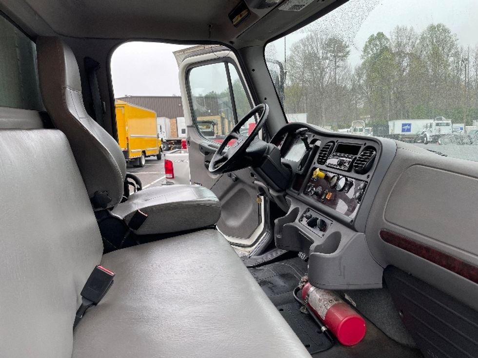 Medium Duty Box Truck-Light and Medium Duty Trucks-Freightliner-2019-M2-Conover-NC-50,056\n\t\tmiles-$ 60,500 - Image 22