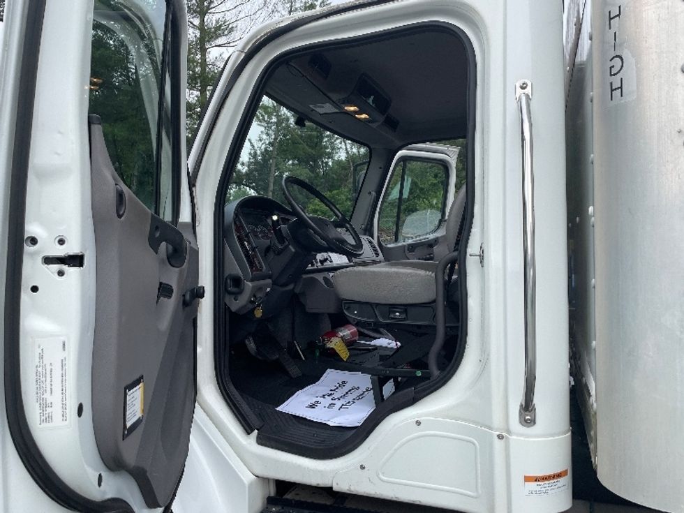 Medium Duty Box Truck-Light and Medium Duty Trucks-Freightliner-2019-M2-Conover-NC-89,326\n\t\tmiles-$ 60,000 - Image 16