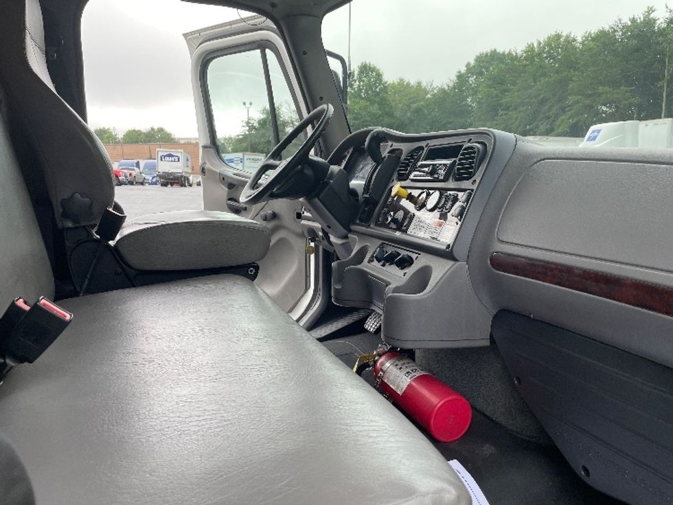Medium Duty Box Truck-Light and Medium Duty Trucks-Freightliner-2019-M2-Conover-NC-89,326\n\t\tmiles-$ 60,000 - Image 22