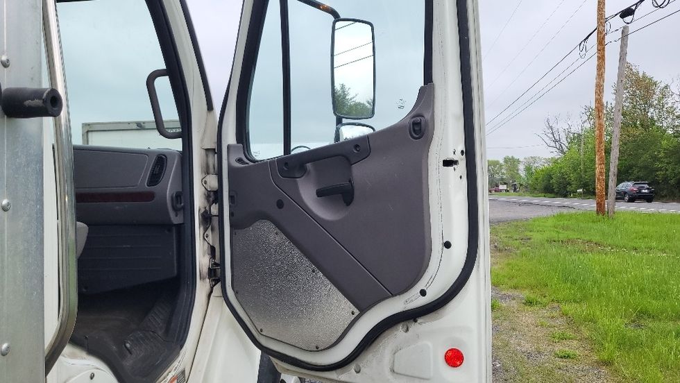 Medium Duty Box Truck-Light and Medium Duty Trucks-Freightliner-2019-M2-Coxsackie-NY-246,956\n\t\tmiles-$ 23,750 - Image 16