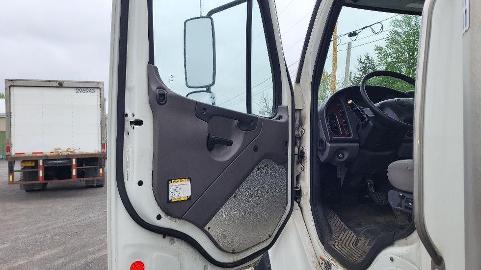 Medium Duty Box Truck-Light and Medium Duty Trucks-Freightliner-2019-M2-Coxsackie-NY-246,956\n\t\tmiles-$ 23,750 - Image 20