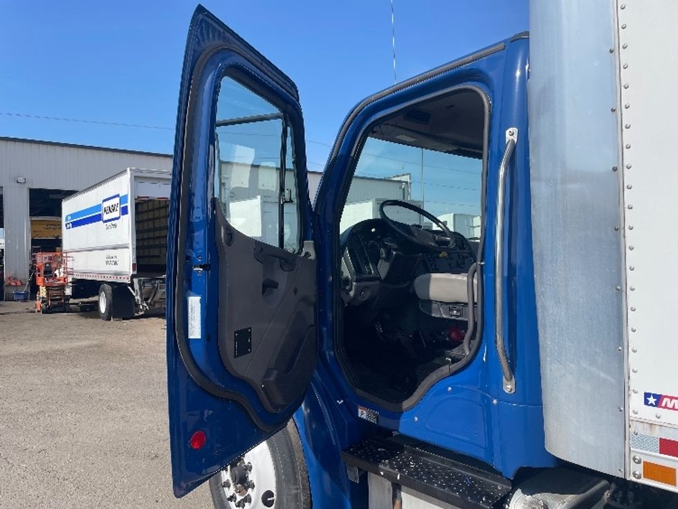Medium Duty Box Truck-Light and Medium Duty Trucks-Freightliner-2019-M2-Dallas-TX-240,453\n\t\tmiles-$ 32,000 - Image 15