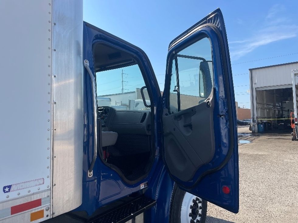 Medium Duty Box Truck-Light and Medium Duty Trucks-Freightliner-2019-M2-Dallas-TX-240,453\n\t\tmiles-$ 32,000 - Image 19