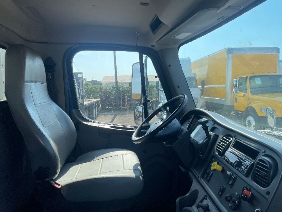 Medium Duty Box Truck-Light and Medium Duty Trucks-Freightliner-2019-M2-Dallas-TX-240,453\n\t\tmiles-$ 32,000 - Image 21