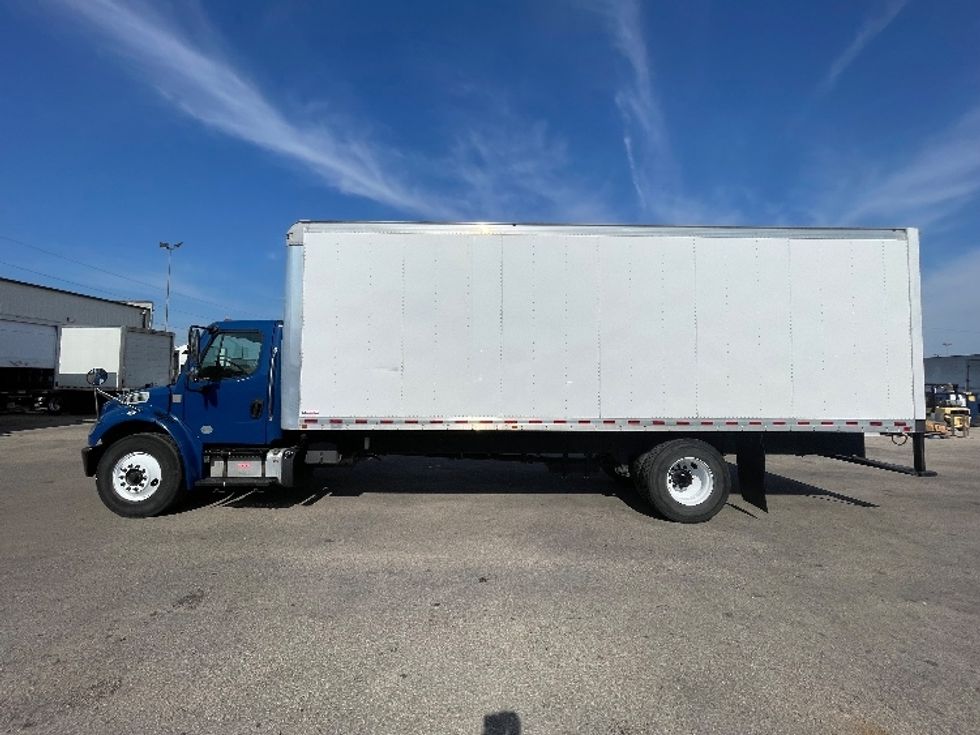 Medium Duty Box Truck-Light and Medium Duty Trucks-Freightliner-2019-M2-Dallas-TX-240,453\n\t\tmiles-$ 32,000 - Image 4
