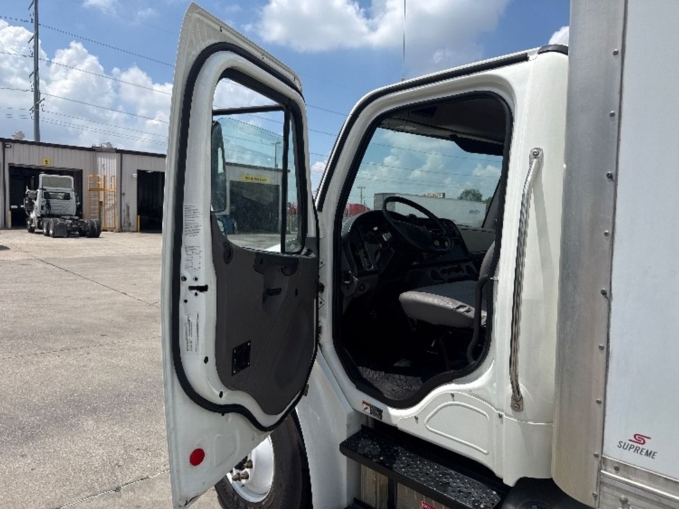 Medium Duty Box Truck-Light and Medium Duty Trucks-Freightliner-2019-M2-Dallas-TX-61,341\n\t\tmiles-$ 65,750 - Image 16