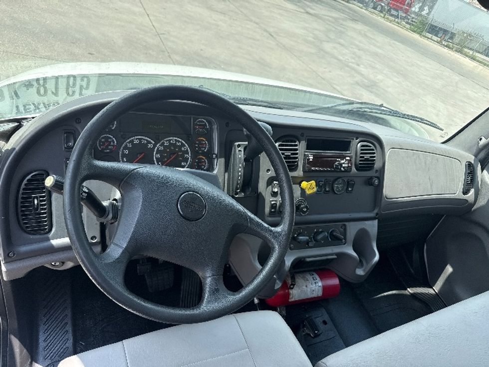Medium Duty Box Truck-Light and Medium Duty Trucks-Freightliner-2019-M2-Dallas-TX-61,341\n\t\tmiles-$ 65,750 - Image 18