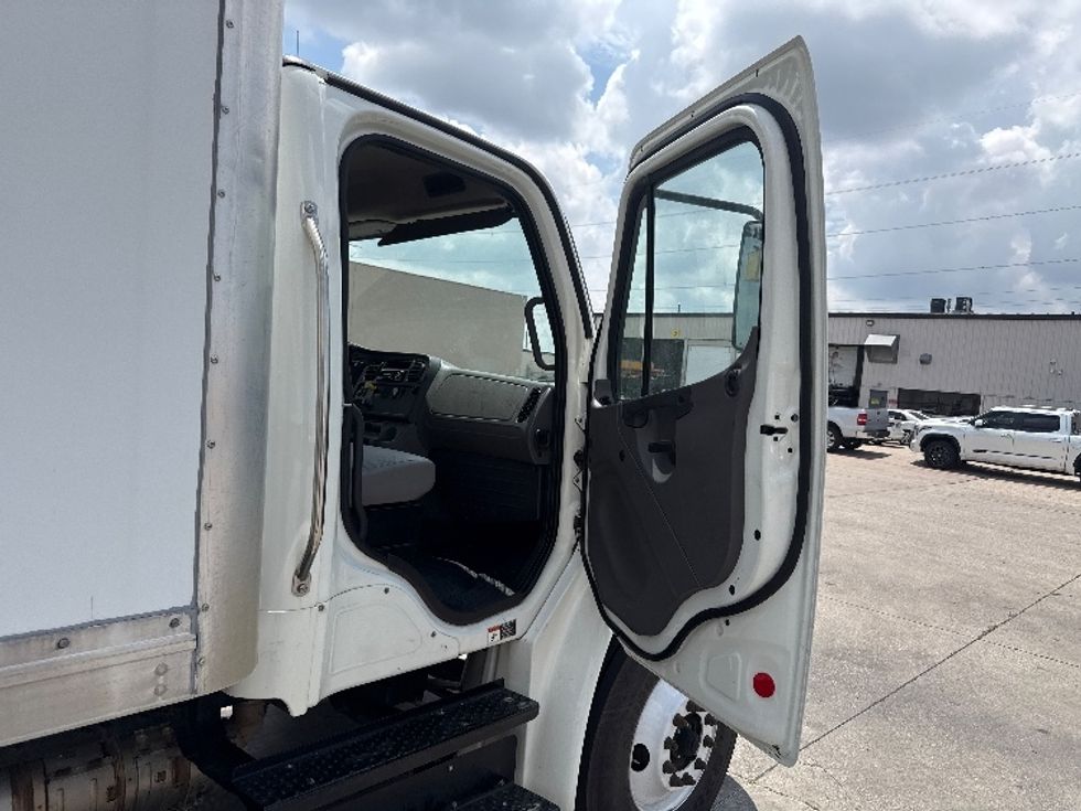 Medium Duty Box Truck-Light and Medium Duty Trucks-Freightliner-2019-M2-Dallas-TX-61,341\n\t\tmiles-$ 65,750 - Image 20