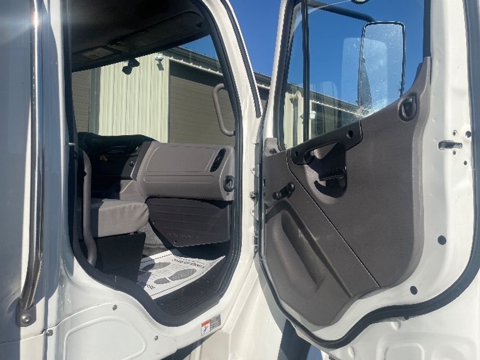 Medium Duty Box Truck-Light and Medium Duty Trucks-Freightliner-2019-M2-Dalton-GA-78,401\n\t\tmiles-$ 60,000 - Image 16