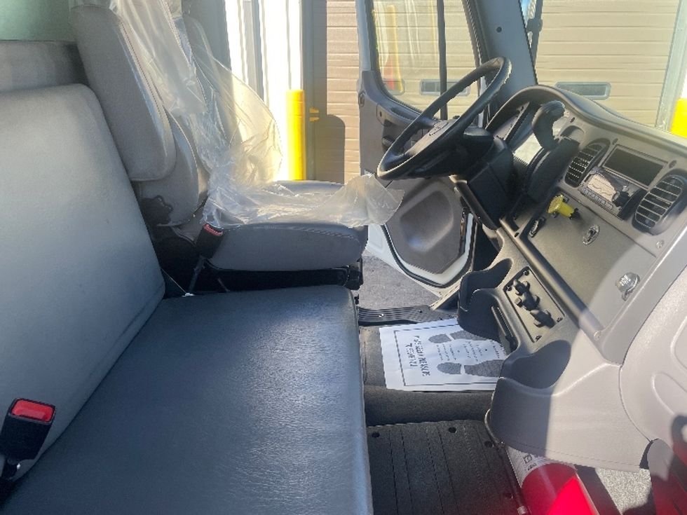 Medium Duty Box Truck-Light and Medium Duty Trucks-Freightliner-2019-M2-Dalton-GA-78,401\n\t\tmiles-$ 60,000 - Image 22