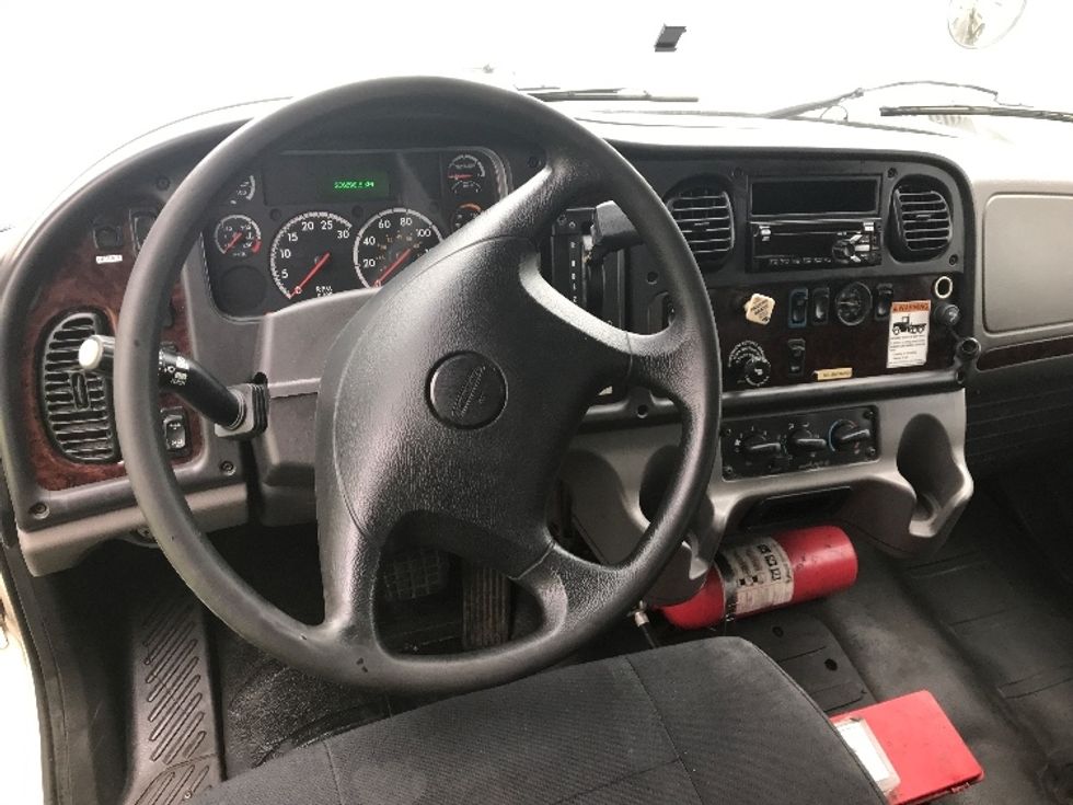 Medium Duty Box Truck-Light and Medium Duty Trucks-Freightliner-2019-M2-Dartmouth-NS-210,275\n\t\tkm-$ 76,000 - Image 18