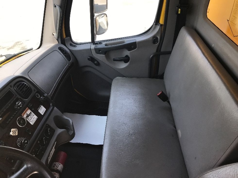 Medium Duty Box Truck-Light and Medium Duty Trucks-Freightliner-2019-M2-Dartmouth-NS-226,706\n\t\tkm-$ 71,750 - Image 19
