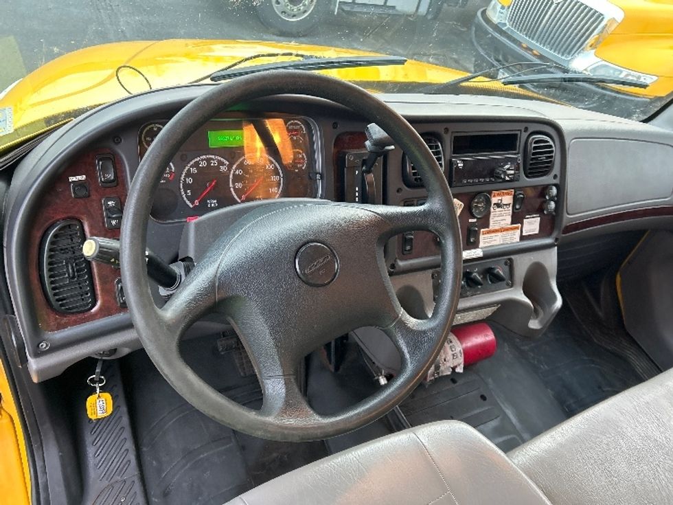 Medium Duty Box Truck-Light and Medium Duty Trucks-Freightliner-2019-M2-Dartmouth-NS-296,075\n\t\tkm-$ 61,250 - Image 17