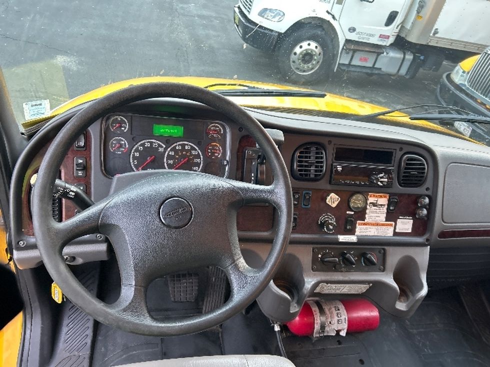 Medium Duty Box Truck-Light and Medium Duty Trucks-Freightliner-2019-M2-Dartmouth-NS-296,075\n\t\tkm-$ 61,250 - Image 18