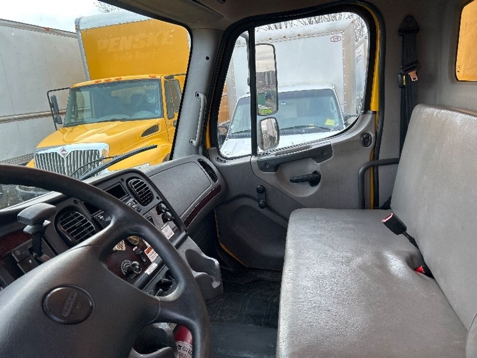 Medium Duty Box Truck-Light and Medium Duty Trucks-Freightliner-2019-M2-Dartmouth-NS-296,075\n\t\tkm-$ 61,250 - Image 19