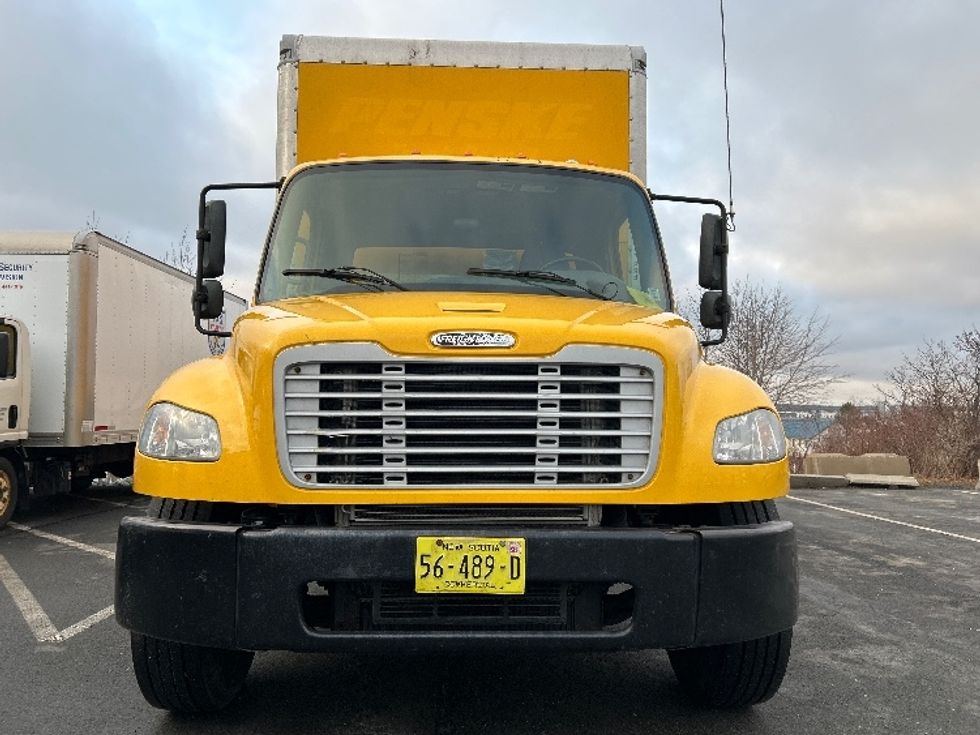 Medium Duty Box Truck-Light and Medium Duty Trucks-Freightliner-2019-M2-Dartmouth-NS-296,075\n\t\tkm-$ 61,250 - Image 2
