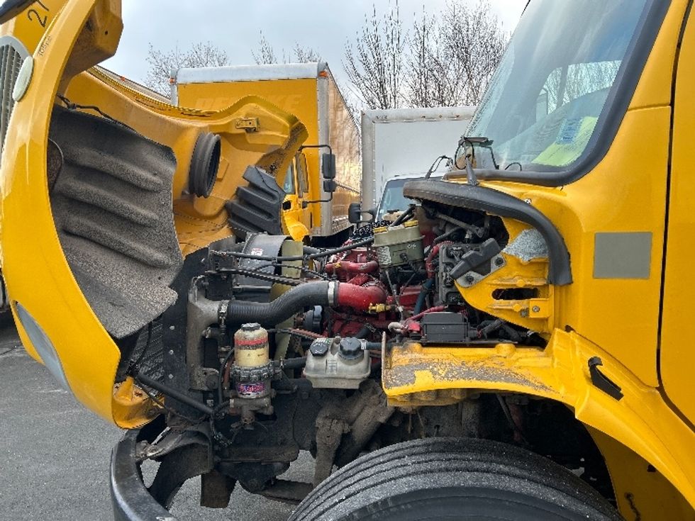 Medium Duty Box Truck-Light and Medium Duty Trucks-Freightliner-2019-M2-Dartmouth-NS-296,075\n\t\tkm-$ 61,250 - Image 24