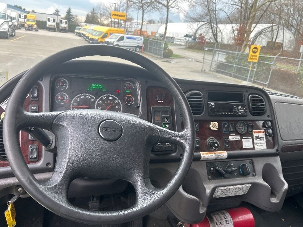 Medium Duty Box Truck-Light and Medium Duty Trucks-Freightliner-2019-M2-Delta-BC-158,323\n\t\tkm-$ 73,250 - Image 18