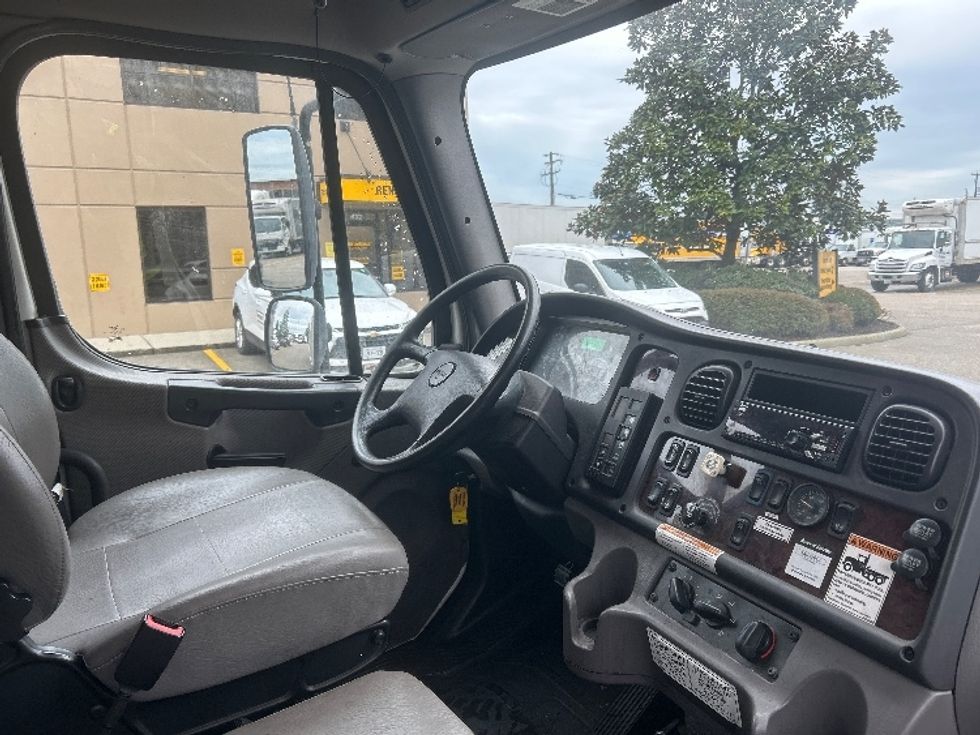 Medium Duty Box Truck-Light and Medium Duty Trucks-Freightliner-2019-M2-Delta-BC-158,323\n\t\tkm-$ 73,250 - Image 22