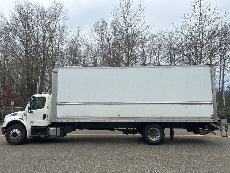 Medium Duty Box Truck-Light and Medium Duty Trucks-Freightliner-2019-M2-Delta-BC-158,323\n\t\tkm-$ 73,250 - Image 4