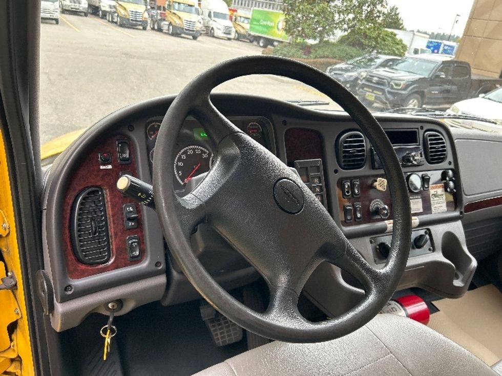 Medium Duty Box Truck-Light and Medium Duty Trucks-Freightliner-2019-M2-Delta-BC-175,632\n\t\tkm-$ 72,500 - Image 17