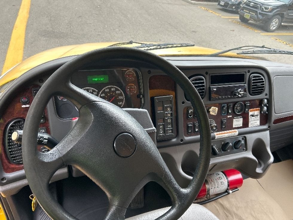 Medium Duty Box Truck-Light and Medium Duty Trucks-Freightliner-2019-M2-Delta-BC-175,632\n\t\tkm-$ 72,500 - Image 18