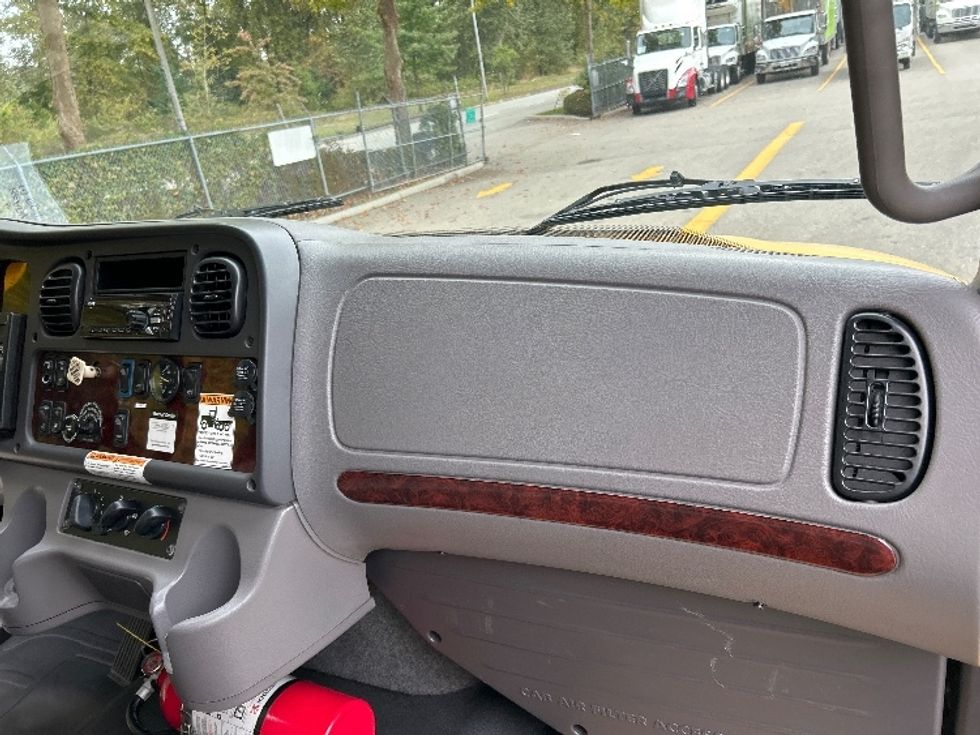 Medium Duty Box Truck-Light and Medium Duty Trucks-Freightliner-2019-M2-Delta-BC-175,632\n\t\tkm-$ 72,500 - Image 21