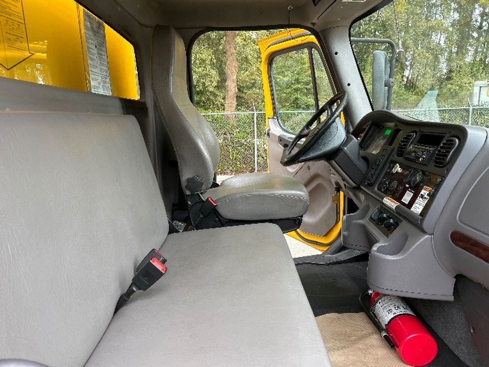 Medium Duty Box Truck-Light and Medium Duty Trucks-Freightliner-2019-M2-Delta-BC-175,632\n\t\tkm-$ 72,500 - Image 22