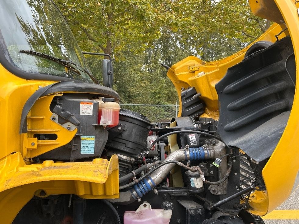 Medium Duty Box Truck-Light and Medium Duty Trucks-Freightliner-2019-M2-Delta-BC-175,632\n\t\tkm-$ 72,500 - Image 23