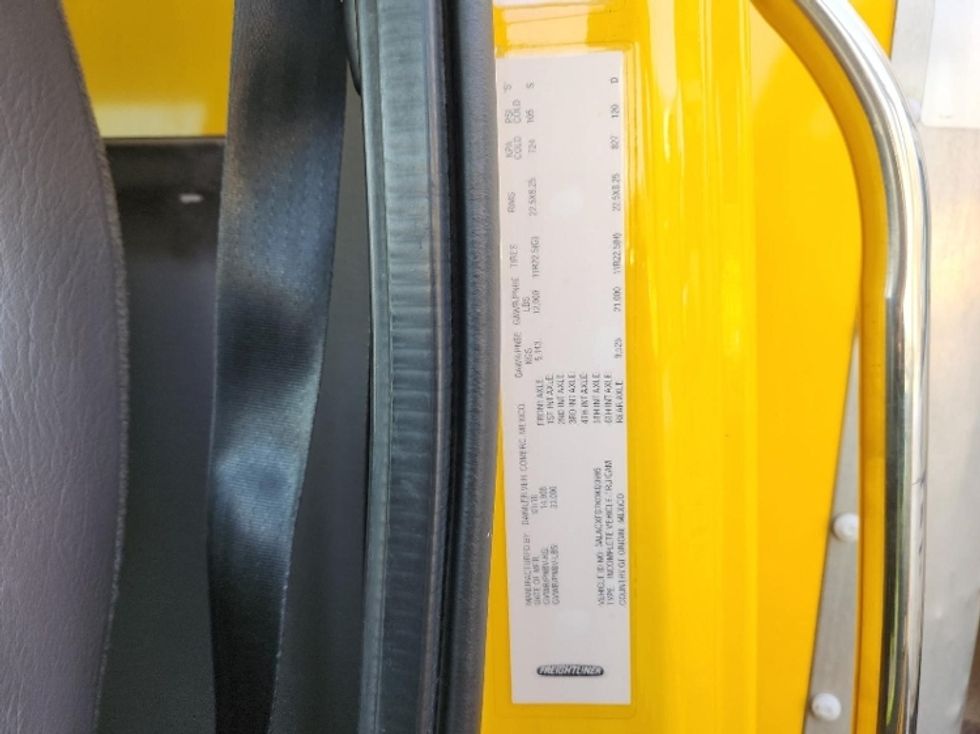 Medium Duty Box Truck-Light and Medium Duty Trucks-Freightliner-2019-M2-Delta-BC-175,632\n\t\tkm-$ 72,500 - Image 28