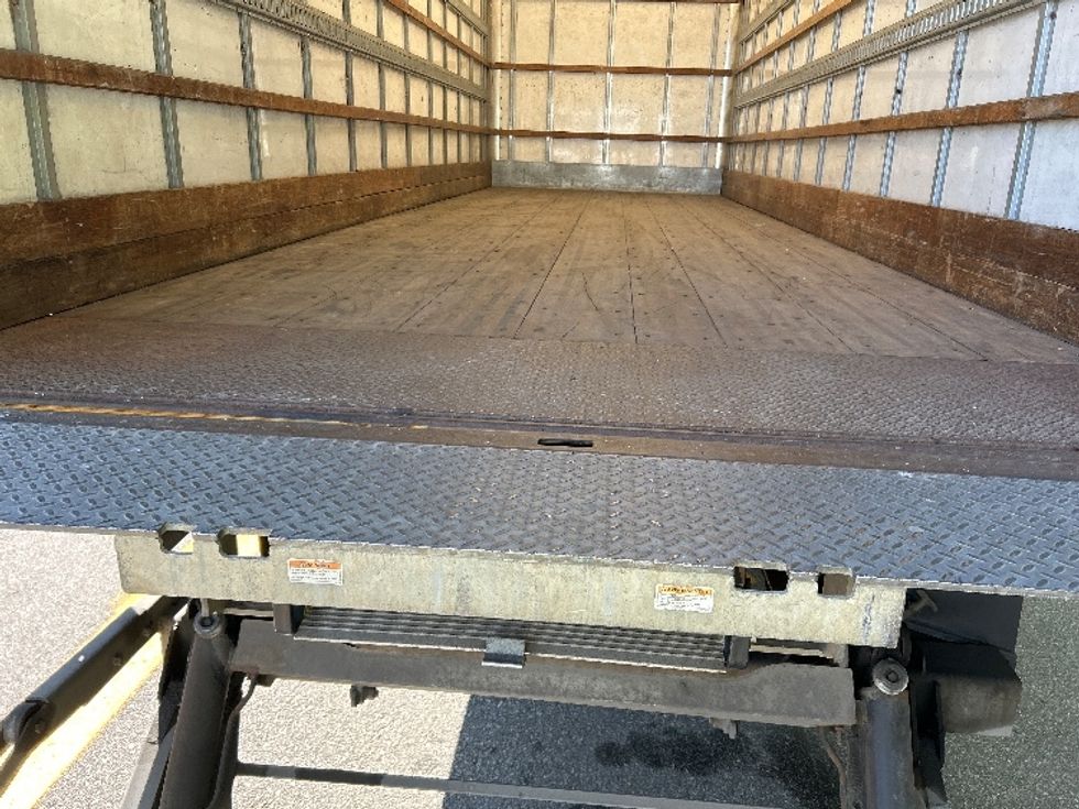 Medium Duty Box Truck-Light and Medium Duty Trucks-Freightliner-2019-M2-Delta-BC-246,694\n\t\tkm-$ 68,250 - Image 10