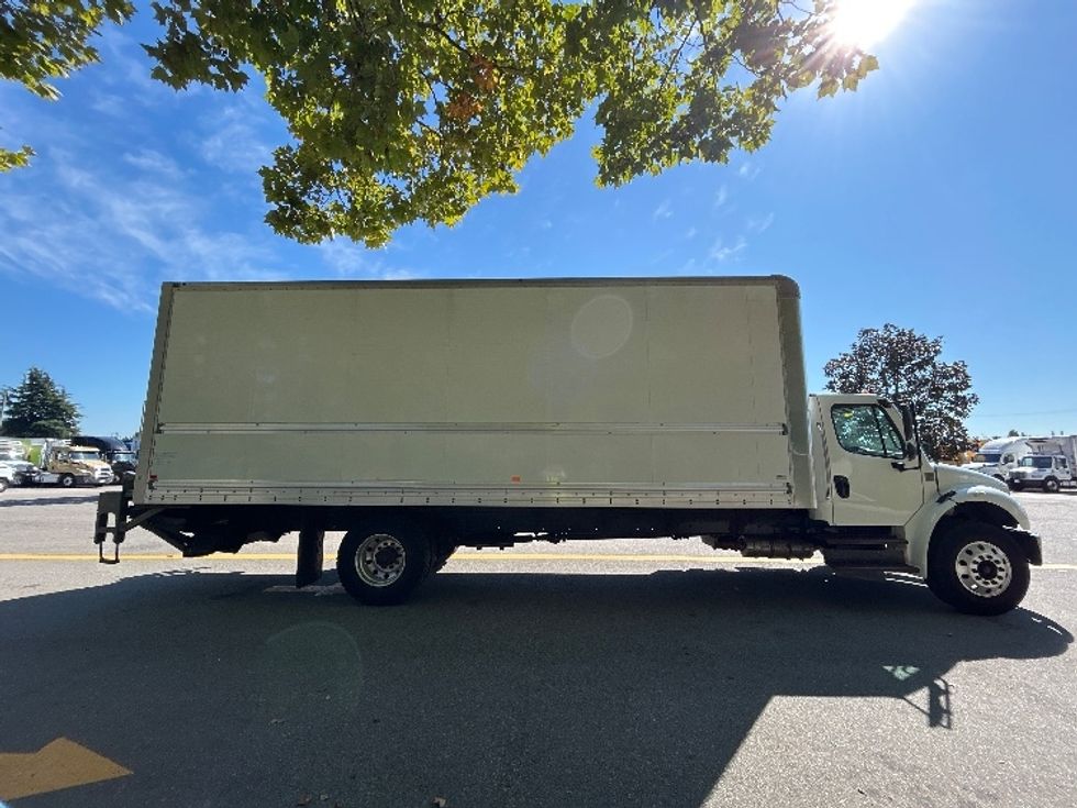 Medium Duty Box Truck-Light and Medium Duty Trucks-Freightliner-2019-M2-Delta-BC-246,694\n\t\tkm-$ 68,250 - Image 15