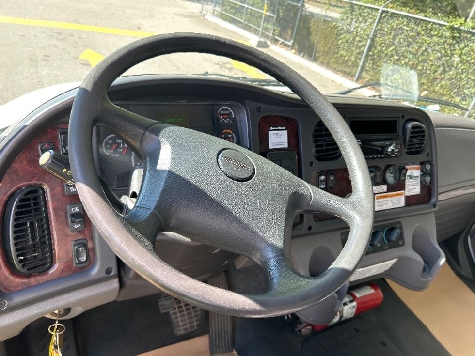 Medium Duty Box Truck-Light and Medium Duty Trucks-Freightliner-2019-M2-Delta-BC-246,694\n\t\tkm-$ 68,250 - Image 17