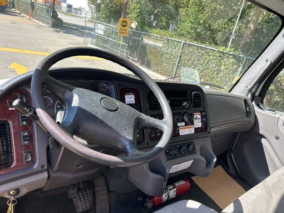 Medium Duty Box Truck-Light and Medium Duty Trucks-Freightliner-2019-M2-Delta-BC-246,694\n\t\tkm-$ 68,250 - Image 18