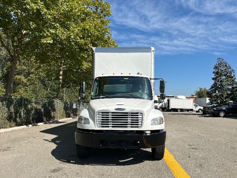 Medium Duty Box Truck-Light and Medium Duty Trucks-Freightliner-2019-M2-Delta-BC-246,694\n\t\tkm-$ 68,250 - Image 2