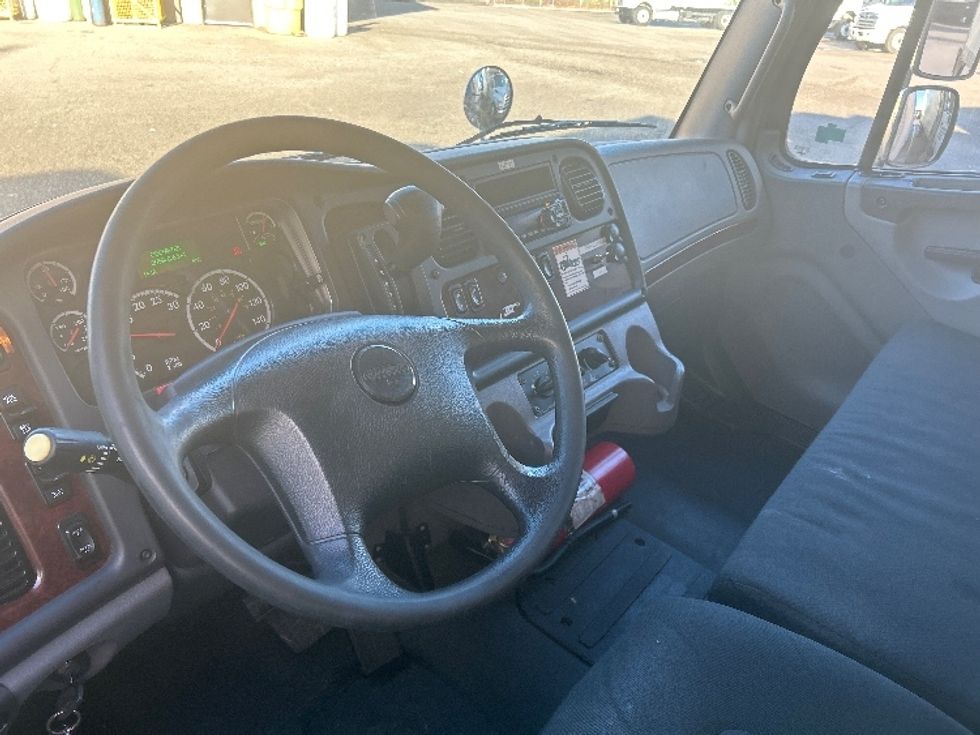 Medium Duty Box Truck-Light and Medium Duty Trucks-Freightliner-2019-M2-Delta-BC-272,933\n\t\tkm-$ 65,750 - Image 17