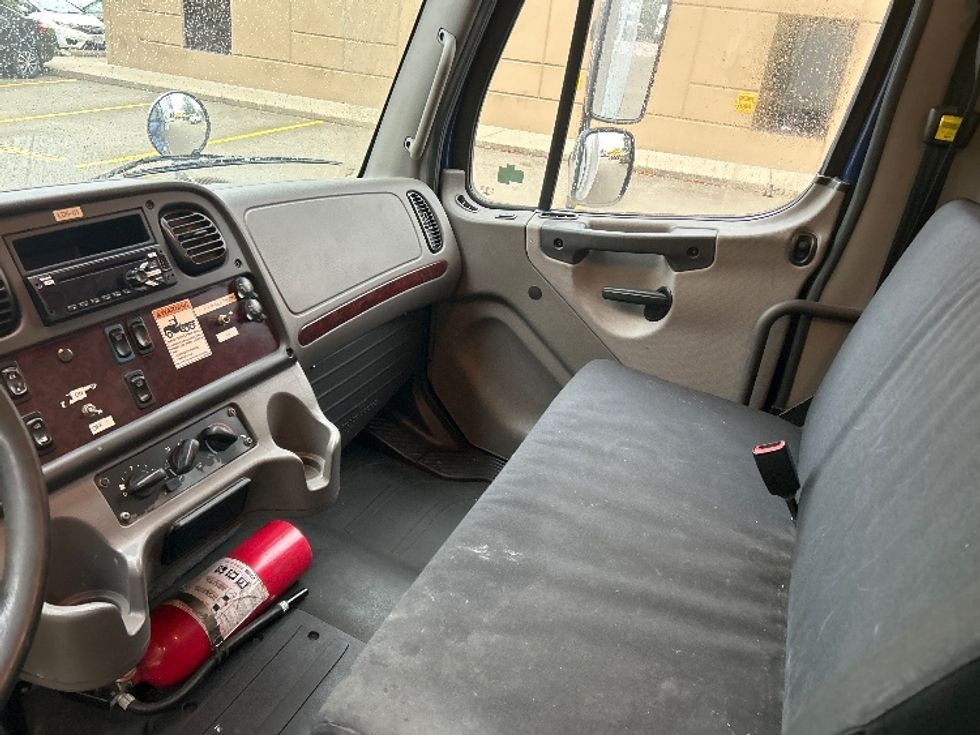 Medium Duty Box Truck-Light and Medium Duty Trucks-Freightliner-2019-M2-Delta-BC-272,933\n\t\tkm-$ 65,750 - Image 19