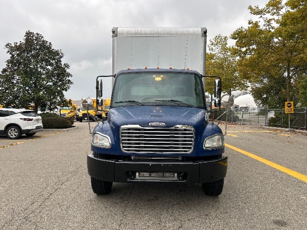 Medium Duty Box Truck-Light and Medium Duty Trucks-Freightliner-2019-M2-Delta-BC-272,933\n\t\tkm-$ 65,750 - Image 2