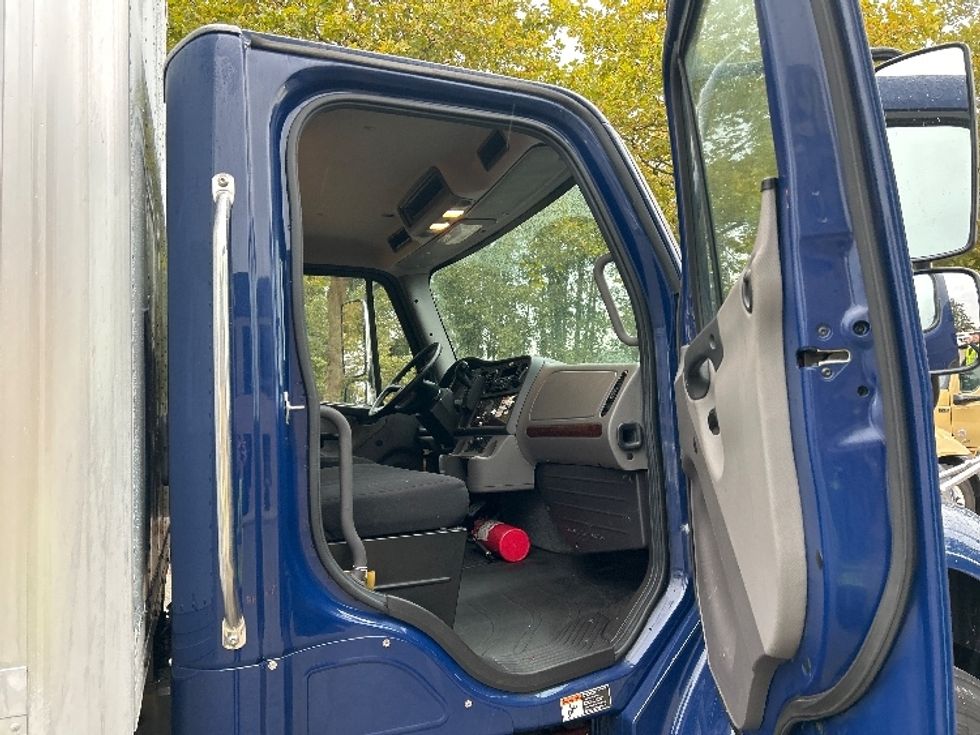Medium Duty Box Truck-Light and Medium Duty Trucks-Freightliner-2019-M2-Delta-BC-272,933\n\t\tkm-$ 65,750 - Image 20
