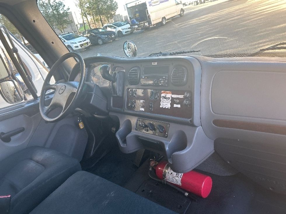 Medium Duty Box Truck-Light and Medium Duty Trucks-Freightliner-2019-M2-Delta-BC-272,933\n\t\tkm-$ 65,750 - Image 21